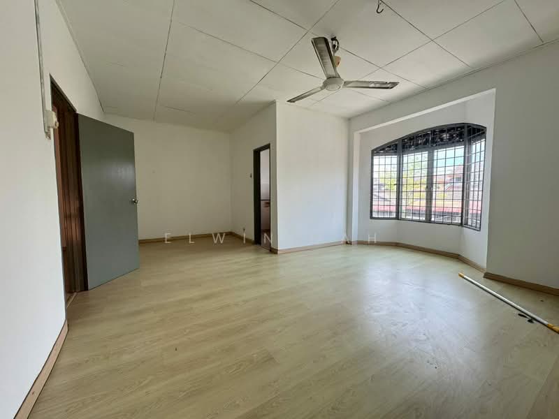 2-storey Terraced House for Sale in Taman Velox (Rawang) - Elwin Mah - Living Room - PropertyGuru.com.my