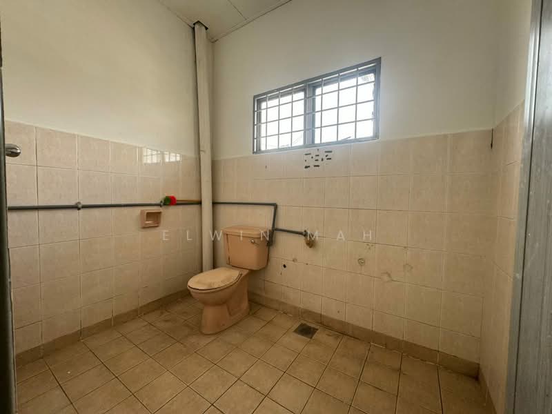 2-storey Terraced House for Sale in Taman Velox (Rawang) - Elwin Mah - Bathroom - PropertyGuru.com.my
