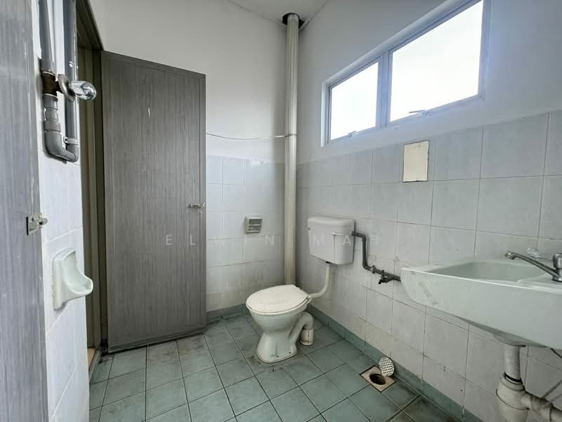 2-storey Terraced House for Sale in Taman Velox (Rawang) - Elwin Mah - Bathroom - PropertyGuru.com.my