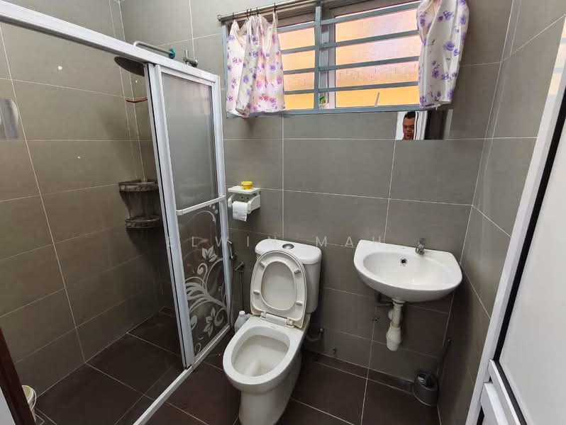 Rumah Teres 2 Tingkat untuk Dijual di Bukit Sentosa (Rawang) - Elwin Mah - Bathroom - PropertyGuru.com.my