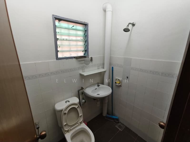 Rumah Teres 2 Tingkat untuk Dijual di Bukit Sentosa (Rawang) - Elwin Mah - Bathroom - PropertyGuru.com.my