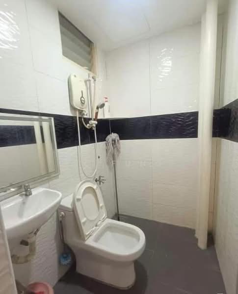 Apartment for Rent at Villa Krystal @ Bandar Selesa Jaya - YC Fung - Bathroom - PropertyGuru.com.my
