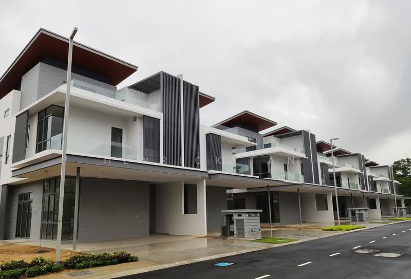 Semi-Detached House for Sale in Shah Alam (Selangor) - Henrick Tan - Exterior - PropertyGuru.com.my
