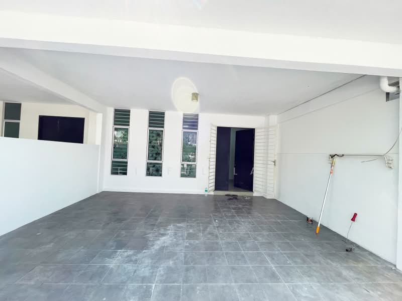 3-storey Terraced House for Rent in Kajang (Selangor) - Eiffel Lai - Entrance - PropertyGuru.com.my