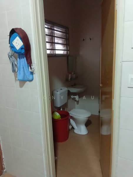 Rumah Teres 2 Tingkat untuk Dijual di Taman Kekwa (Seremban) - Tony Lau - Bathroom - PropertyGuru.com.my