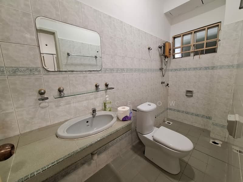 2.5-storey Terraced House for Sale in Bayan Hill Homes (Puchong) - Shanice Low - Bathroom - PropertyGuru.com.my
