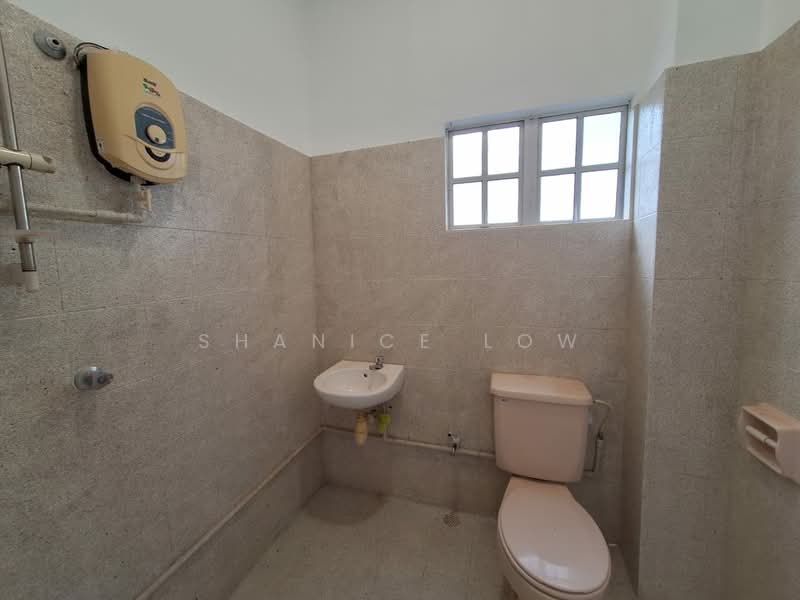 2.5-storey Terraced House for Sale in Bayan Hill Homes (Puchong) - Shanice Low - Bathroom - PropertyGuru.com.my