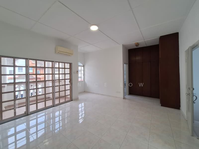 2.5-storey Terraced House for Sale in Bayan Hill Homes (Puchong) - Shanice Low - Living Room - PropertyGuru.com.my