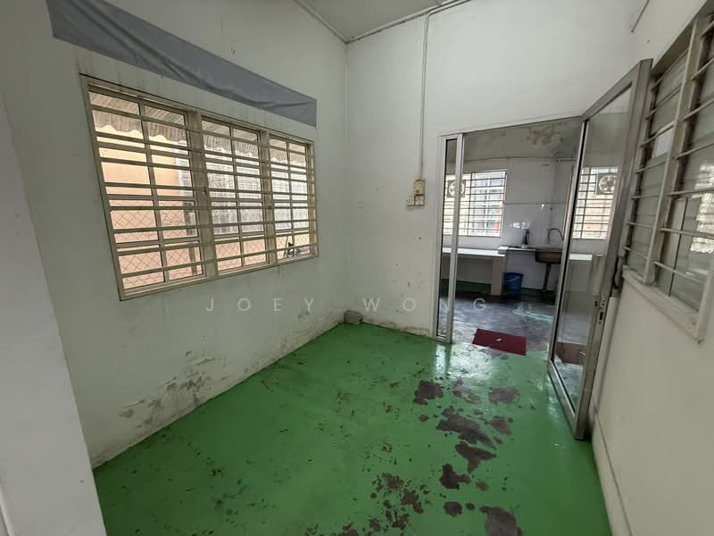 Shop for Rent in Kampung Baru Seri Kembangan (Seri Kembangan) - Joey Wong - Kitchen - PropertyGuru.com.my