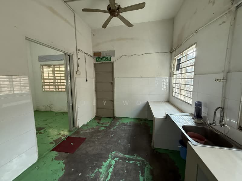 Shop for Rent in Kampung Baru Seri Kembangan (Seri Kembangan) - Joey Wong - Kitchen - PropertyGuru.com.my