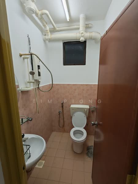 Apartment for Sale at Pangsapuri Bukit Beruang Utama - Tim Piong - Bathroom - PropertyGuru.com.my