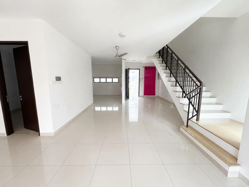 Rumah Bandar untuk Dijual di Shah Alam (Selangor) - Mohd Adryzam - Living Room - PropertyGuru.com.my