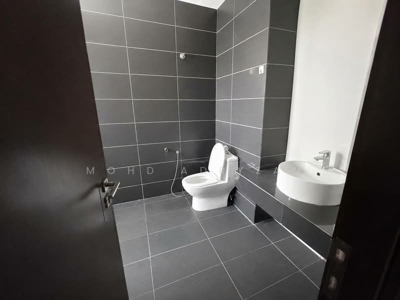 Rumah Bandar untuk Dijual di Shah Alam (Selangor) - Mohd Adryzam - Bathroom - PropertyGuru.com.my