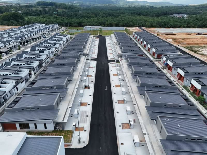Rumah Teres untuk Dijual di Dengkil (Selangor) - Allie Jamal - Exterior - PropertyGuru.com.my