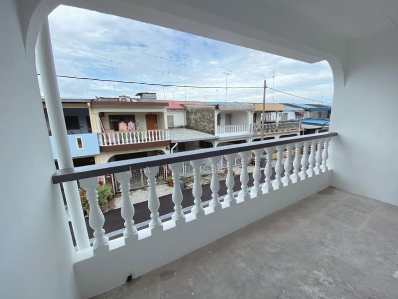 2-storey Terraced House for Sale in Taman Intan Kluang (Kluang) - Jane Poh - Balcony - PropertyGuru.com.my