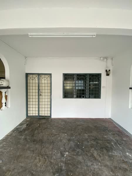 2-storey Terraced House for Sale in Taman Intan Kluang (Kluang) - Jane Poh - Entrance - PropertyGuru.com.my