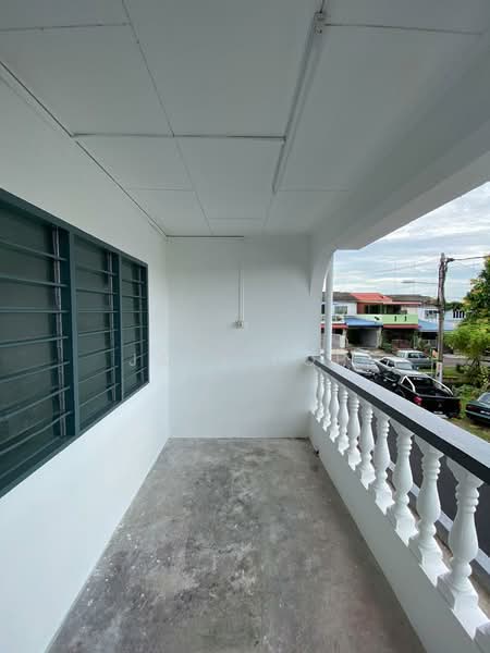 2-storey Terraced House for Sale in Taman Intan Kluang (Kluang) - Jane Poh - Balcony - PropertyGuru.com.my