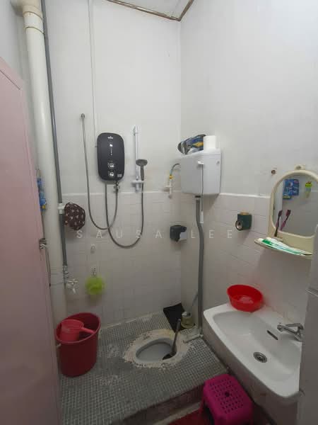1-storey Terraced House for Sale in Taman Universiti (Skudai) - Sausa Lee - Bathroom - PropertyGuru.com.my