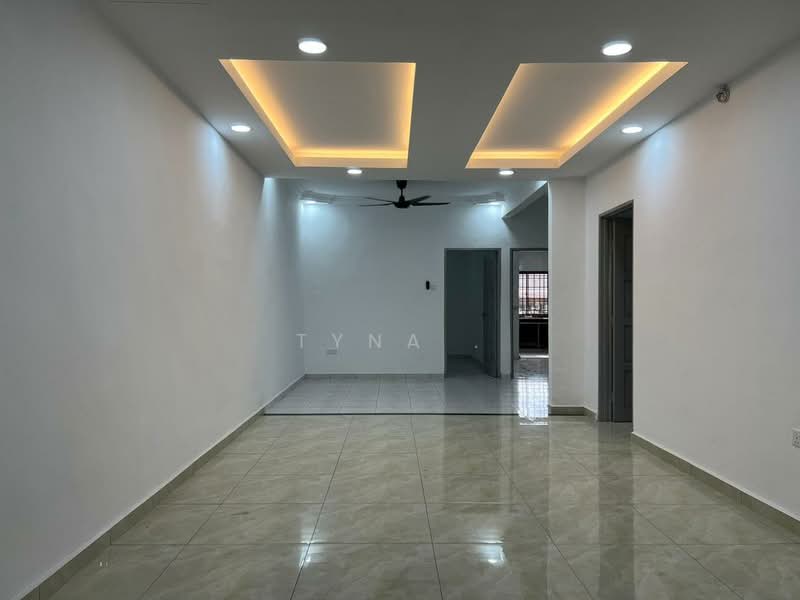 Rumah Teres 2 Tingkat untuk Dijual di Bandar Cemerlang (Ulu Tiram) - Tyna . - Living Room - PropertyGuru.com.my