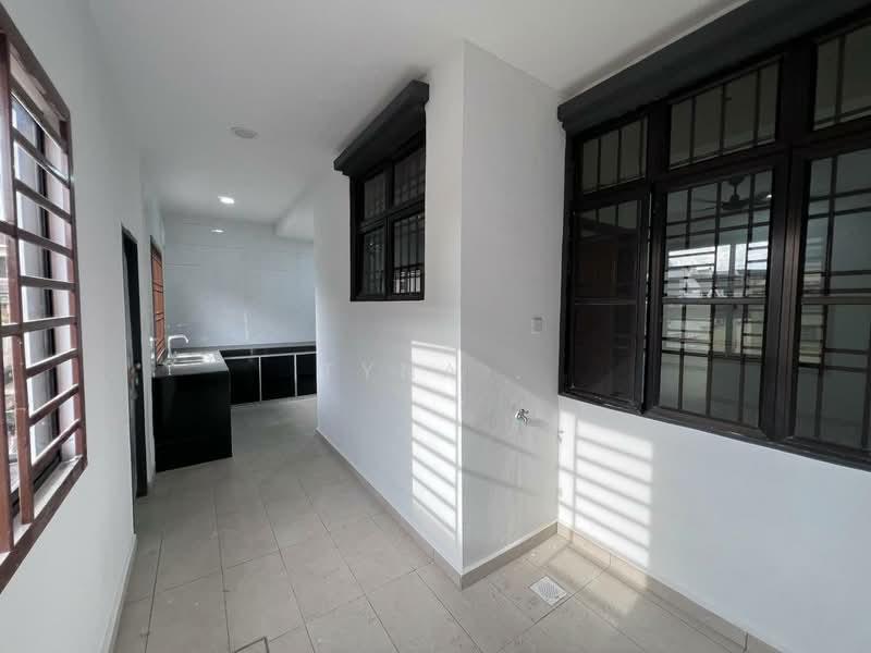 Rumah Teres 2 Tingkat untuk Dijual di Bandar Cemerlang (Ulu Tiram) - Tyna . - Kitchen - PropertyGuru.com.my