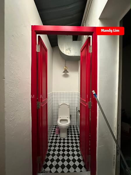 Kedai untuk Disewa di George Town (Penang) - Mandy Lim - Bathroom - PropertyGuru.com.my