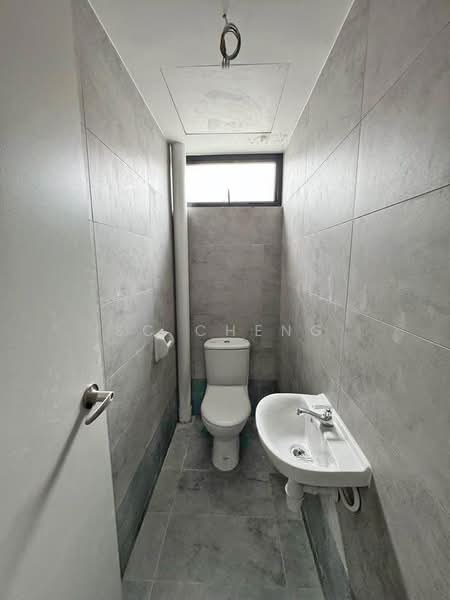 Kedai / Pejabat untuk Disewa di Taman Pelangi (Johor Bahru) - SC Cheng - Bathroom - PropertyGuru.com.my