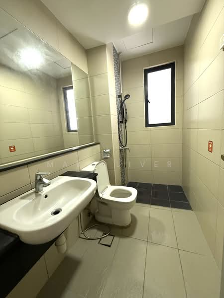 Kondominium untuk Disewa di KM1 West - Mak Oliver - Bathroom - PropertyGuru.com.my