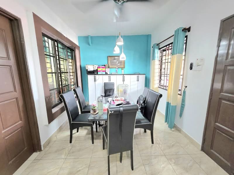 Semi-Detached House for Sale in Telok Panglima Garang (Selangor) - Yazila Sulaimi - Dining Room - PropertyGuru.com.my