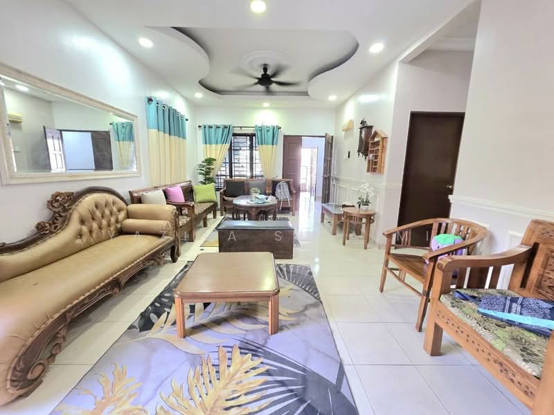 Semi-Detached House for Sale in Telok Panglima Garang (Selangor) - Yazila Sulaimi - Living Room - PropertyGuru.com.my