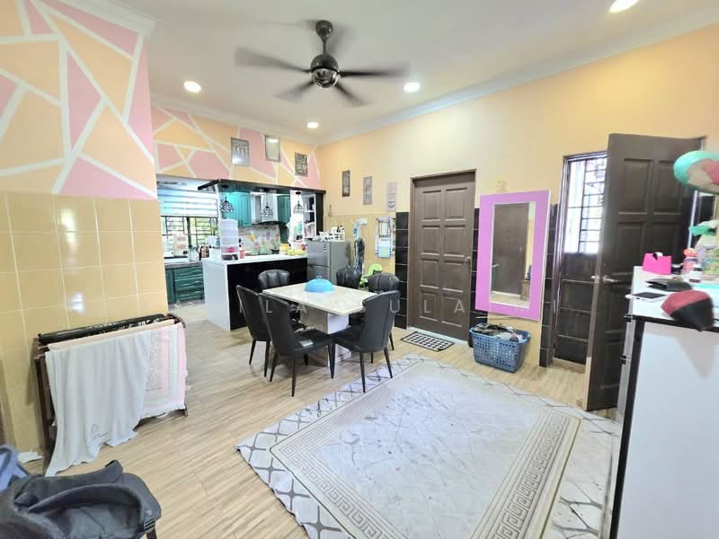 Semi-Detached House for Sale in Telok Panglima Garang (Selangor) - Yazila Sulaimi - Kitchen - PropertyGuru.com.my