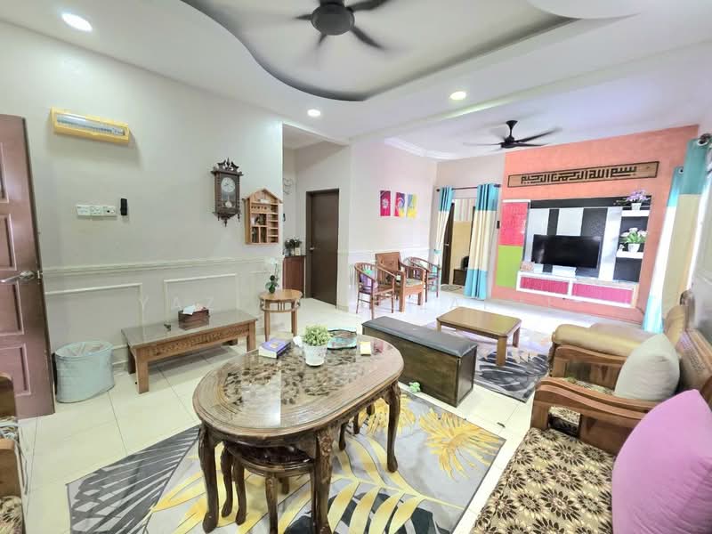 Semi-Detached House for Sale in Telok Panglima Garang (Selangor) - Yazila Sulaimi - Living Room - PropertyGuru.com.my