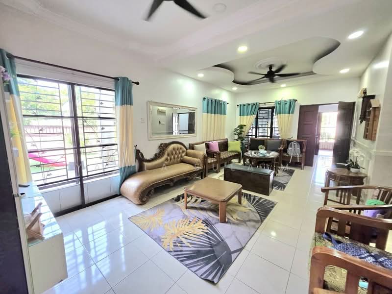 Semi-Detached House for Sale in Telok Panglima Garang (Selangor) - Yazila Sulaimi - Living Room - PropertyGuru.com.my