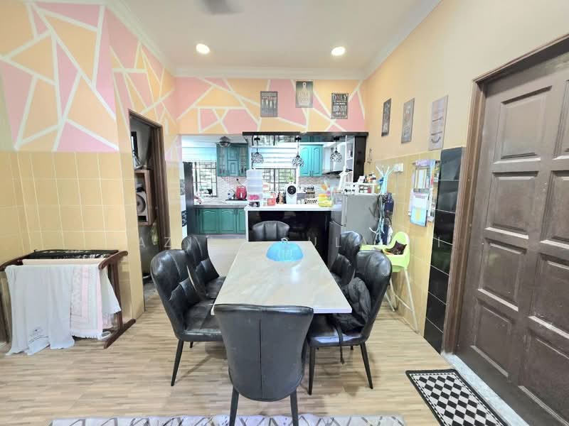 Semi-Detached House for Sale in Telok Panglima Garang (Selangor) - Yazila Sulaimi - Kitchen - PropertyGuru.com.my