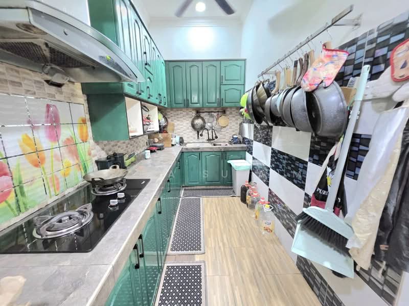 Semi-Detached House for Sale in Telok Panglima Garang (Selangor) - Yazila Sulaimi - Kitchen - PropertyGuru.com.my