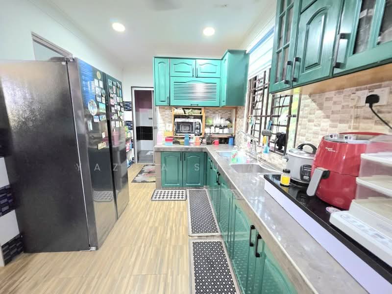 Semi-Detached House for Sale in Telok Panglima Garang (Selangor) - Yazila Sulaimi - Kitchen - PropertyGuru.com.my