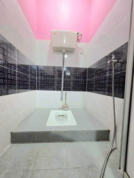 Semi-Detached House for Sale in Telok Panglima Garang (Selangor) - Yazila Sulaimi - Bathroom - PropertyGuru.com.my