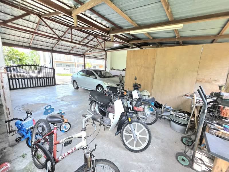 Semi-Detached House for Sale in Telok Panglima Garang (Selangor) - Yazila Sulaimi - Car Park - PropertyGuru.com.my