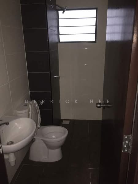 Kondominium untuk Disewa di Oasis 1 - Derrick Hee - Bathroom - PropertyGuru.com.my