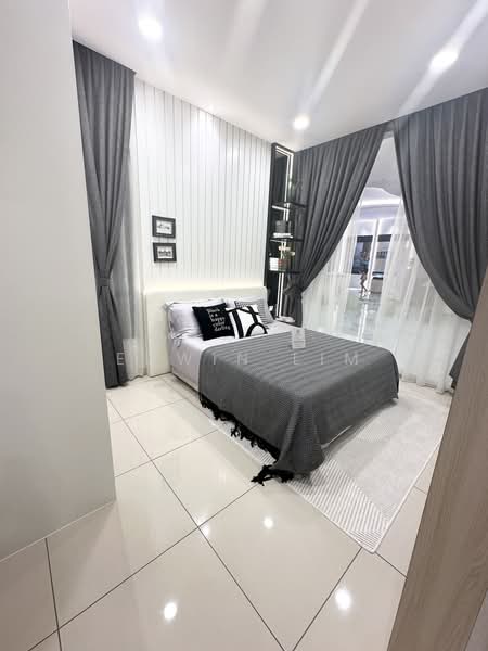 Service Residence for Sale at Paragon Gateway - Edwin Lim - Bedroom - PropertyGuru.com.my