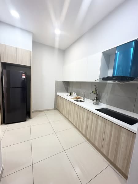 Service Residence for Sale at Paragon Gateway - Edwin Lim - Kitchen - PropertyGuru.com.my