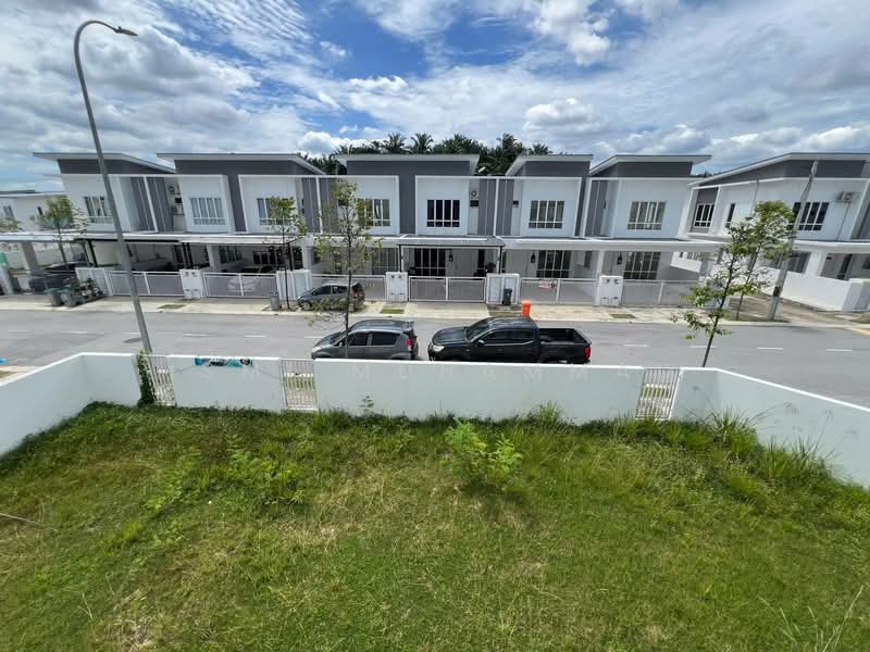 Rumah Teres 2 Tingkat untuk Dijual di Taman Nusari Bayu (Bandar Sri Sendayan) - Ismi Muhammad - Exterior - PropertyGuru.com.my