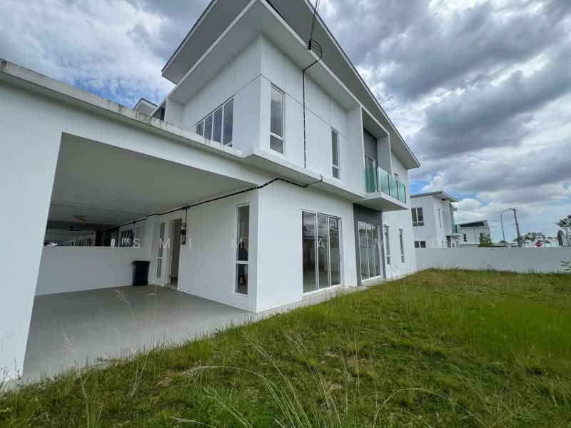 Rumah Teres 2 Tingkat untuk Dijual di Taman Nusari Bayu (Bandar Sri Sendayan) - Ismi Muhammad - Exterior - PropertyGuru.com.my