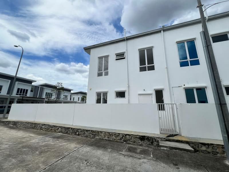 Rumah Teres 2 Tingkat untuk Dijual di Taman Nusari Bayu (Bandar Sri Sendayan) - Ismi Muhammad - Exterior - PropertyGuru.com.my