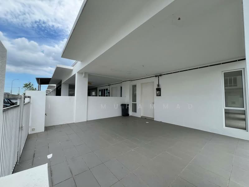 Rumah Teres 2 Tingkat untuk Dijual di Taman Nusari Bayu (Bandar Sri Sendayan) - Ismi Muhammad - Exterior - PropertyGuru.com.my