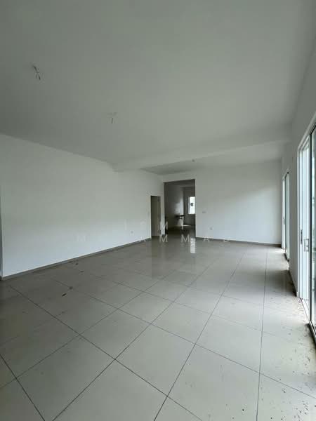 Rumah Teres 2 Tingkat untuk Dijual di Taman Nusari Bayu (Bandar Sri Sendayan) - Ismi Muhammad - Living Room - PropertyGuru.com.my