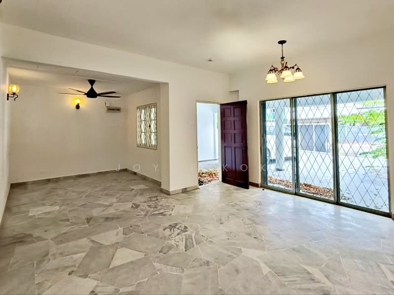 Rumah Teres 2 Tingkat untuk Dijual di Usj 4 (Subang Jaya) - Joyce Kok - Living Room - PropertyGuru.com.my