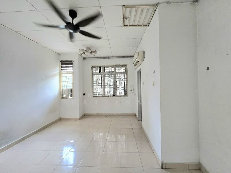 Rumah Teres untuk Dijual di Bandar Puteri Klang (Klang) - AimiRahim Hartanah - Living Room - PropertyGuru.com.my