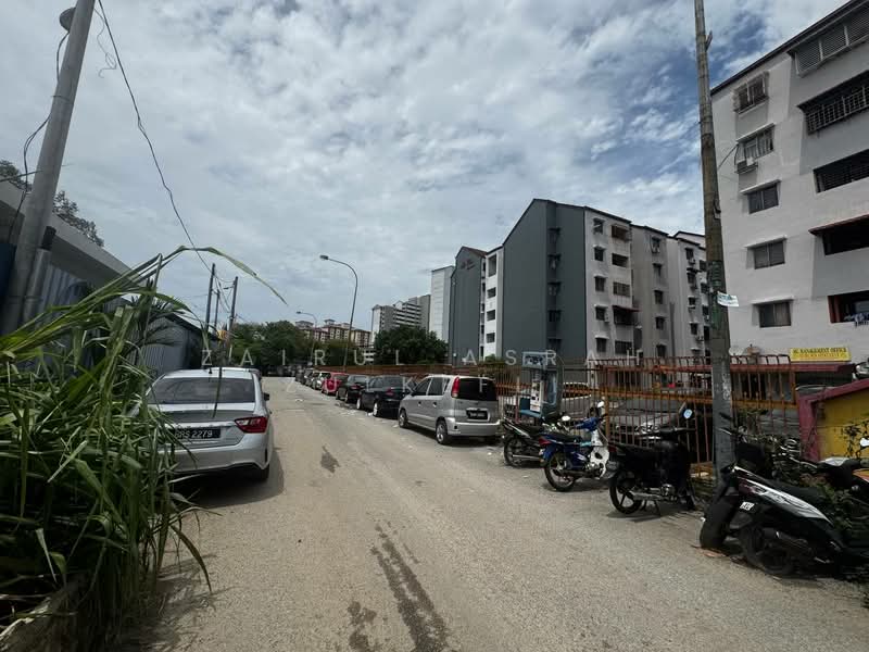 Pangsapuri untuk Dijual di Sri Ros Apartment - Zairul Asrah Zulkefli - Exterior - PropertyGuru.com.my
