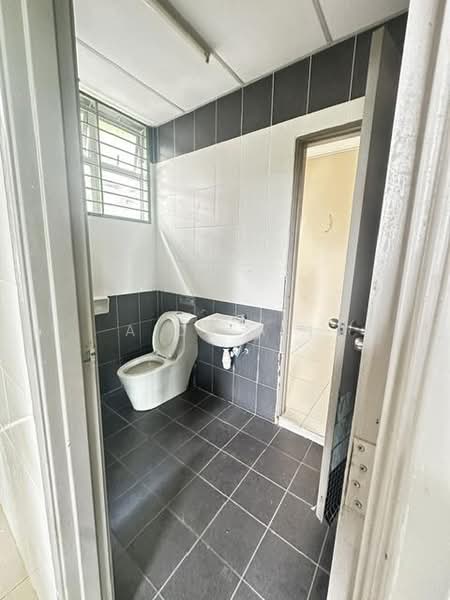 4-storey Terraced House for Sale in Shah Alam (Selangor) - Aida Ali - Bathroom - PropertyGuru.com.my