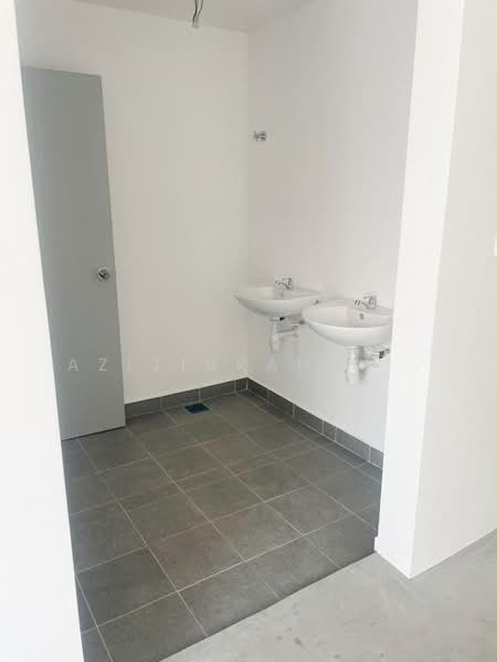 Shop / Office for Rent in Hulu Semenyih (Selangor) - Azizirrahim . - Bathroom - PropertyGuru.com.my